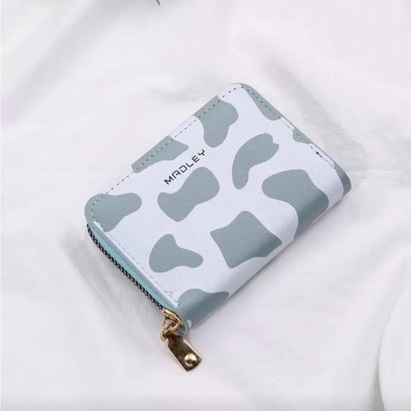 ⚠️Clearance Blue Cow Print Wallet - Picture 2 of 6